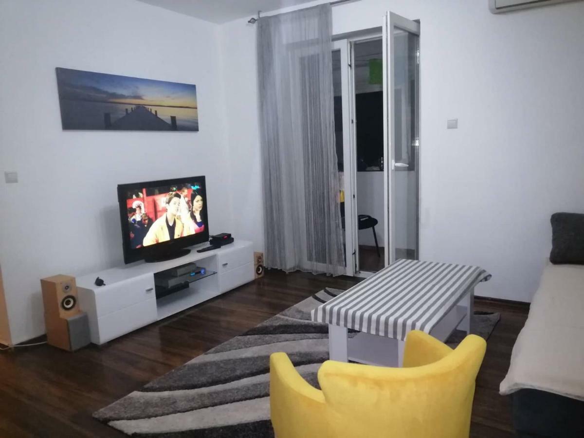 Yellow Apartment, Central Podgorica Kültér fotó